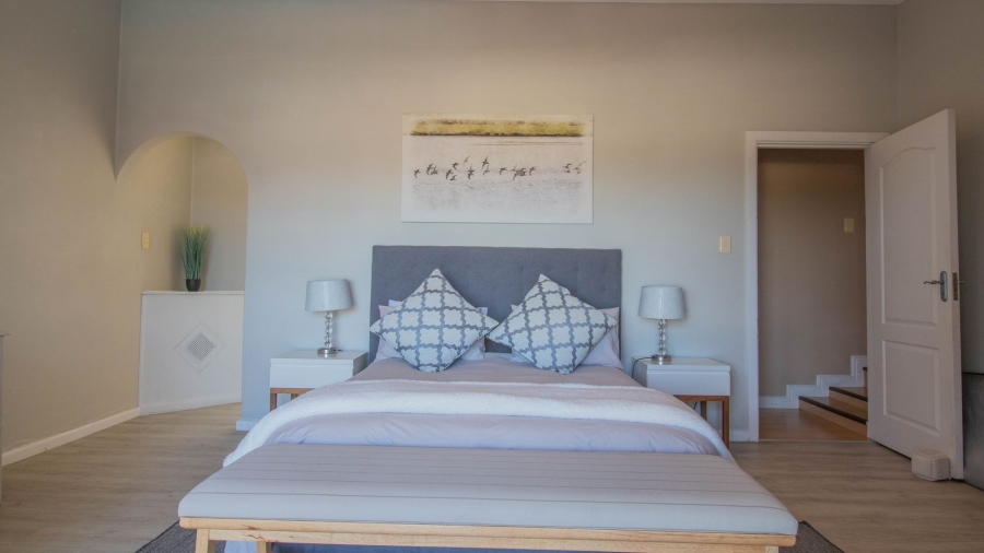 6 Bedroom Property for Sale in Beacon Bay Eastern Cape